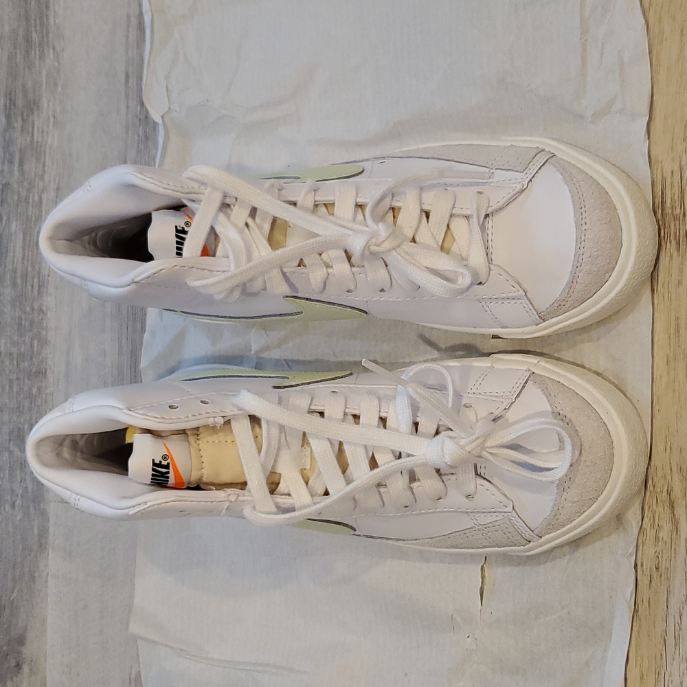 Nike Womens Blazer Mid '77